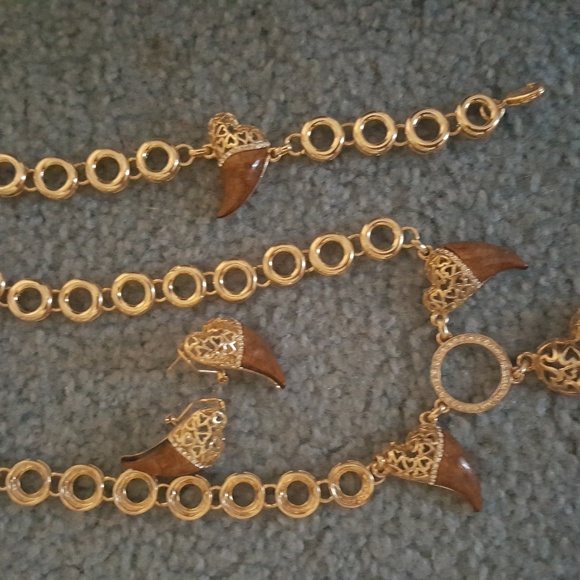 Jewelry - Picture 4 of 8